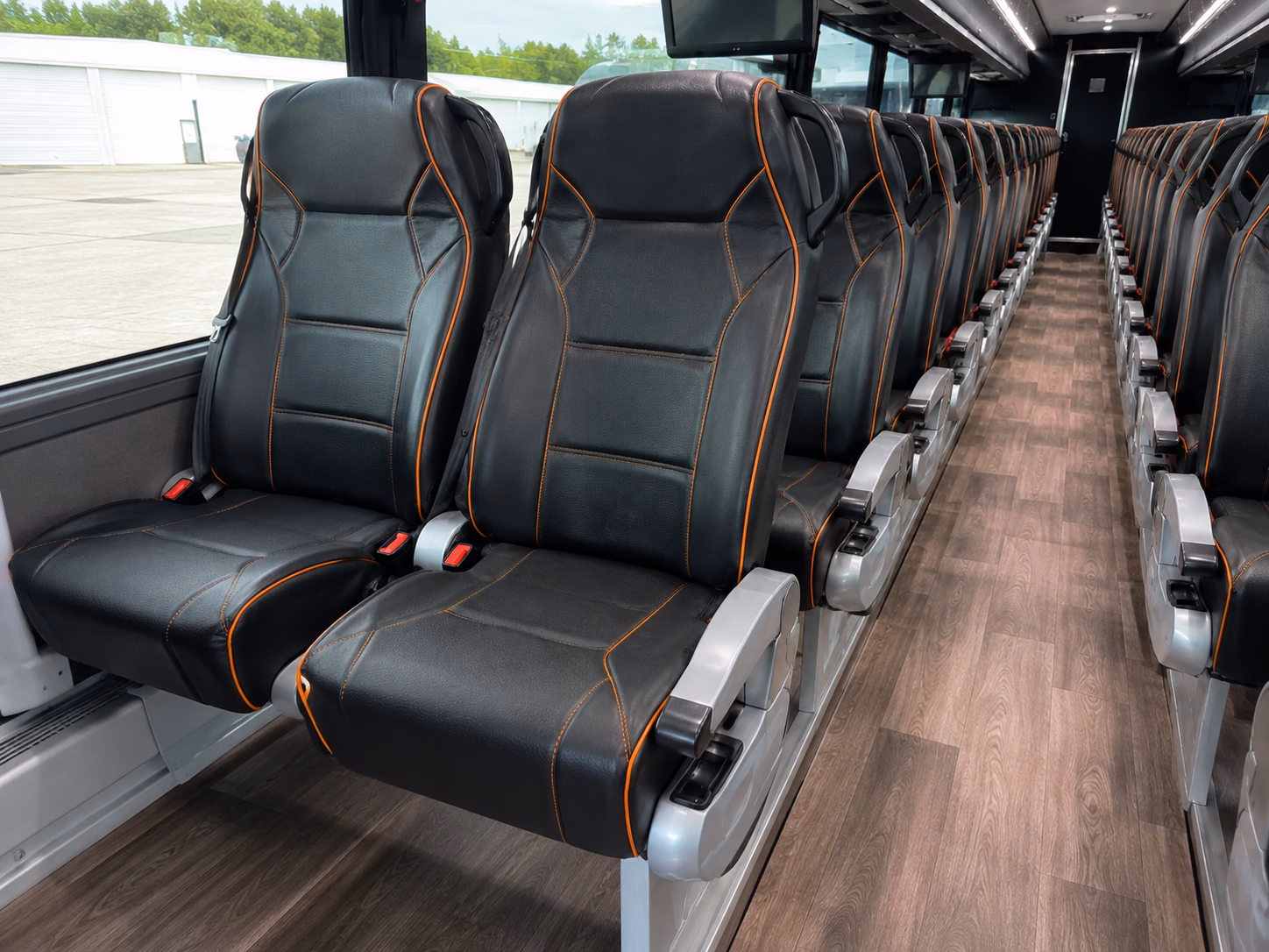 comfortable buses for out of town wedding guests flying into burbank