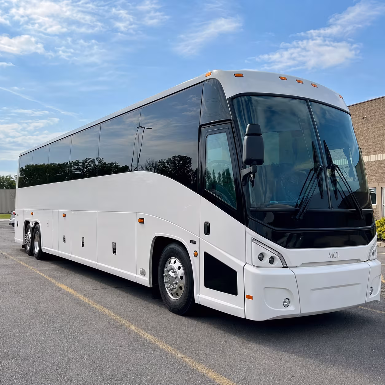 corporate airport transfer buses to and from hollywood burbank airport bur